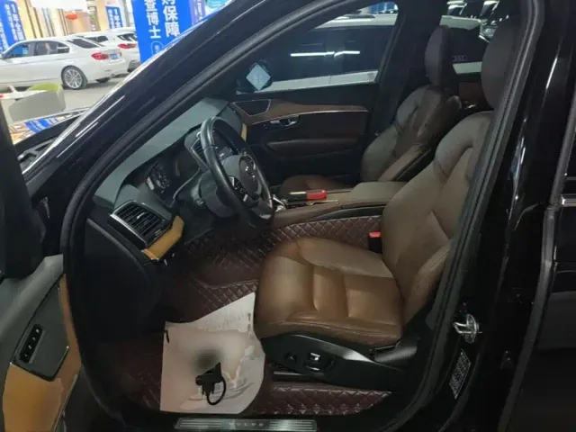Volvo XC90 — Фото автомобиля 14