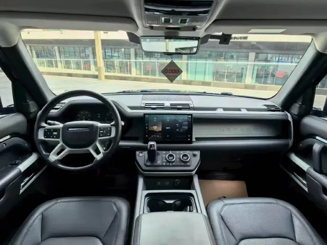 Land Rover Defender — Фото автомобиля 9