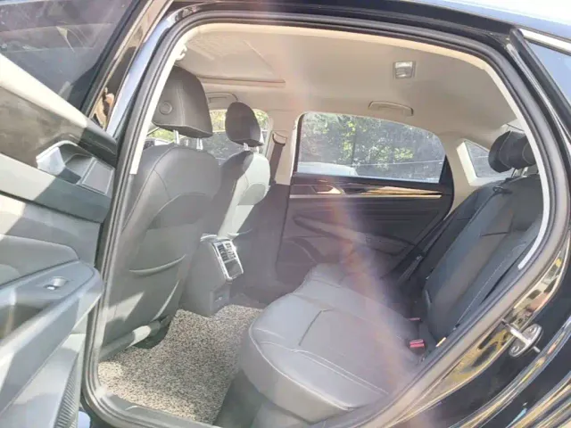 Volkswagen Passat — Фото автомобиля 16