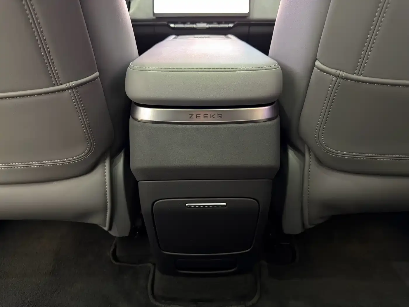 ZEEKR Zeekr 7X 2025 Model 75kWh RWD Smart Driving Edition — Фото автомобиля 20