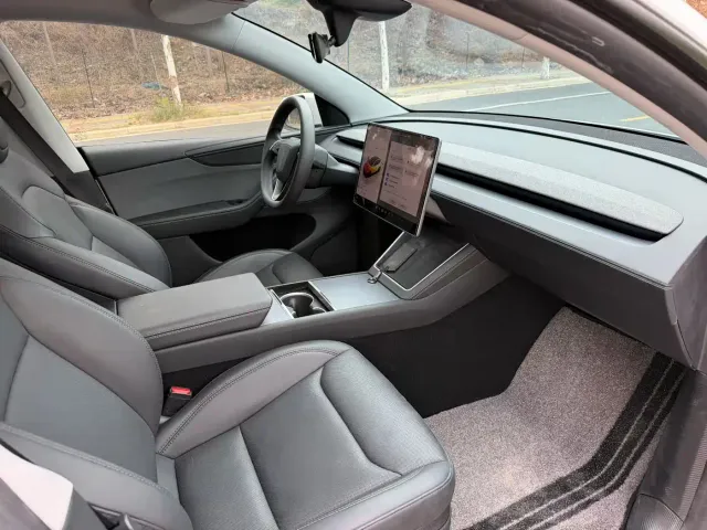 Tesla Model Y — Фото автомобиля 4