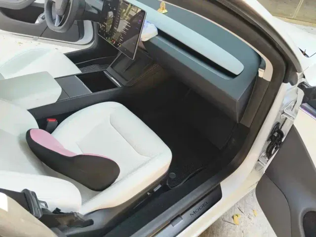 Tesla Model 3 — Фото автомобиля 13