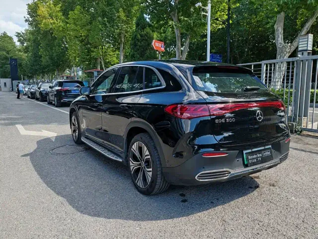 Mercedes-Benz EQE SUV — Фото автомобиля 15