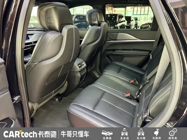 Cadillac XT5 — Фото автомобиля 17