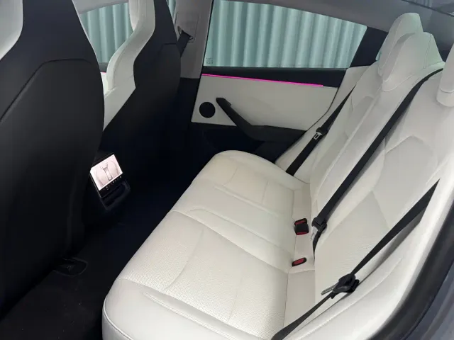 Tesla Model 3 — Фото автомобиля 7