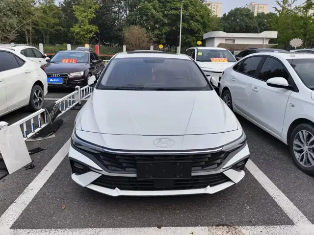 Hyundai Elantra — Фото автомобиля 2