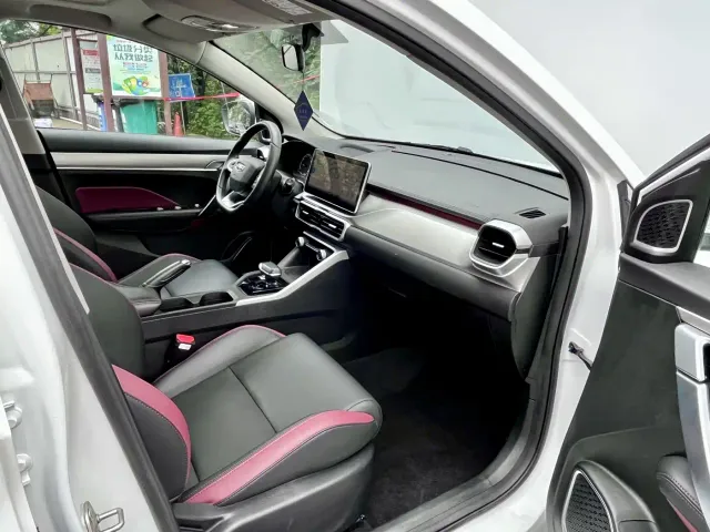 Geely Binyue — Фото автомобиля 9