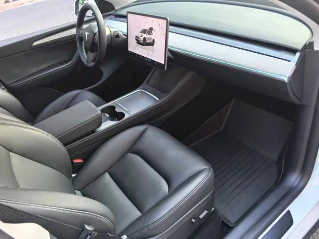 Tesla Model Y — Фото автомобиля 11