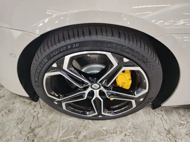 Xiaomi SU7 — Фото автомобиля 22
