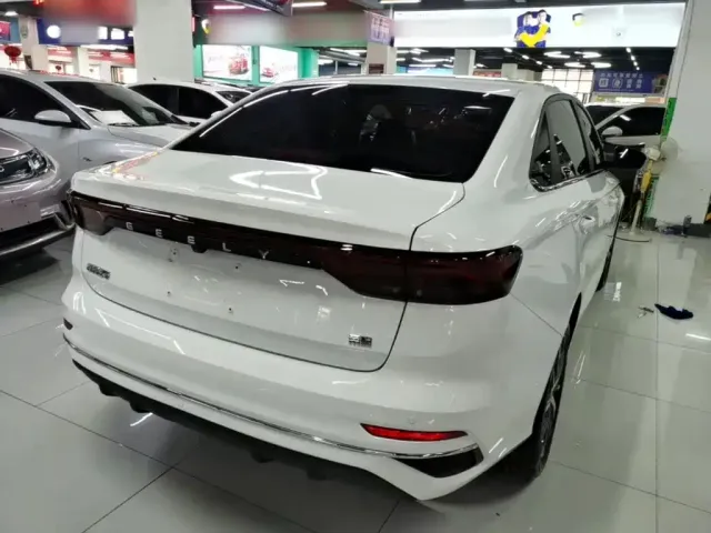 Geely Emgrand — Фото автомобиля 4