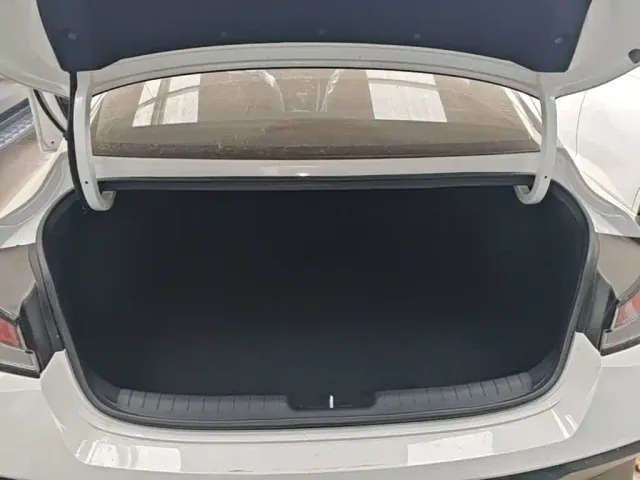 Hyundai Elantra — Фото автомобиля 18