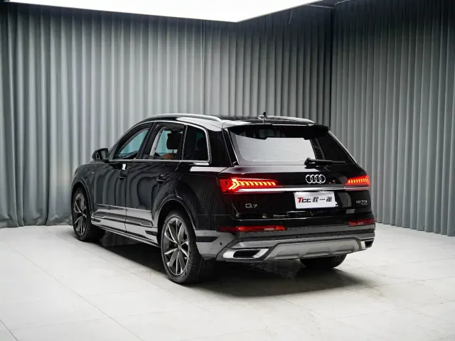 Audi Q7 — Фото автомобиля 10