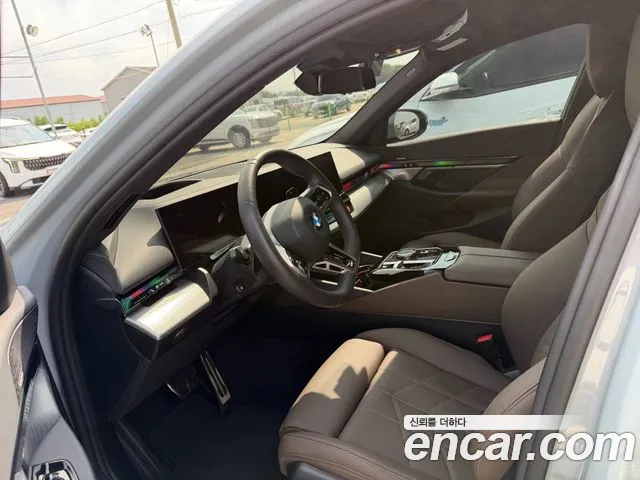 BMW 5 Series G60 — Фото автомобиля 7