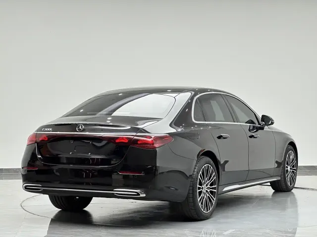 Mercedes-Benz E-Class — Фото автомобиля 9
