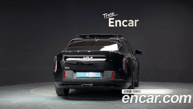 Kia EV4 — Фото автомобиля 4