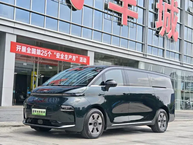 Фотография автомобиля — Geely Yizhen L380