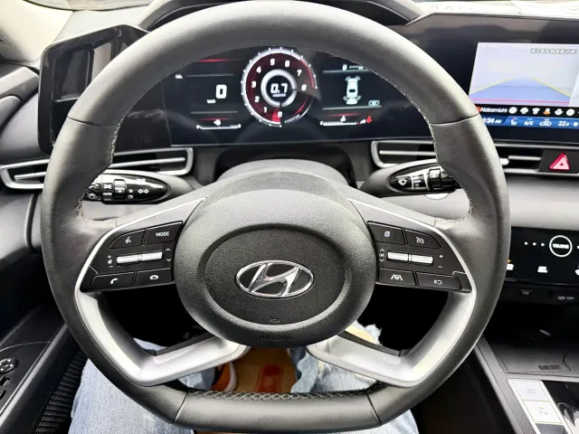 Hyundai Elantra — Фото автомобиля 10