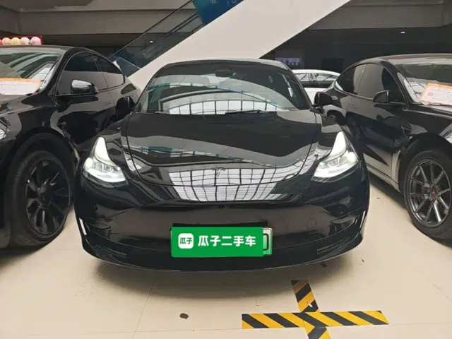Tesla Model 3 — Фото автомобиля 2