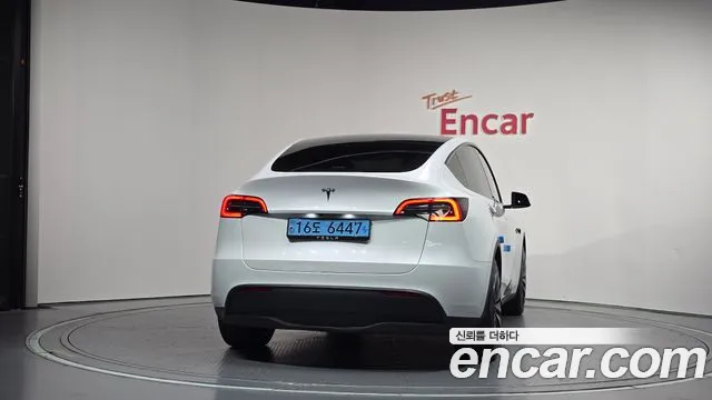 Tesla Model Y — Фото автомобиля 4