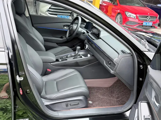 Honda Accord — Фото автомобиля 10