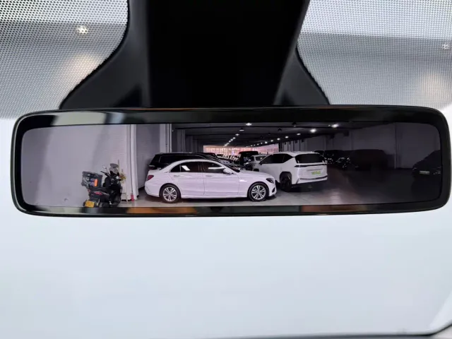 Li Auto MEGA — Фото автомобиля 15