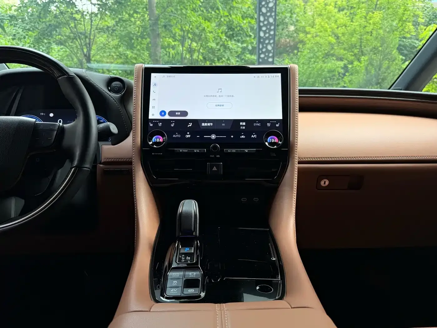 Toyota Alphard 2024 Hybrid 2.5L Ultimate Enjoyment Edition — Фото автомобиля 15