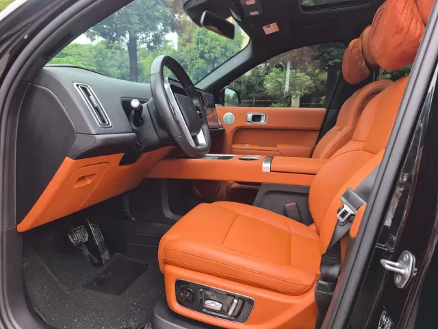 Li Auto L8 — Фото автомобиля 4