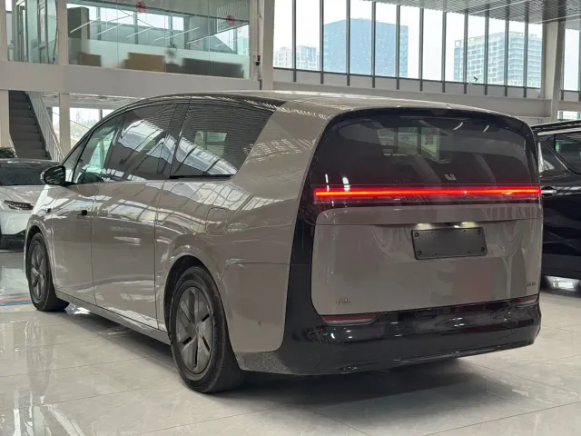 Li Auto MEGA — Фото автомобиля 5