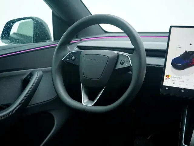 Tesla Model Y — Фото автомобиля 16