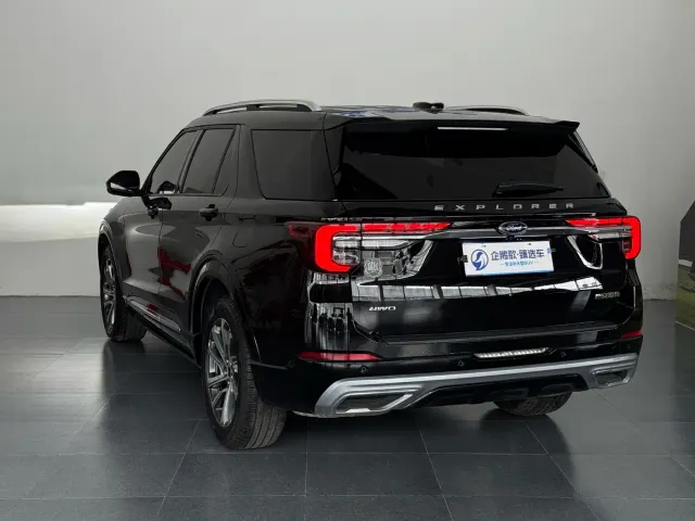 Ford Explorer — Фото автомобиля 4