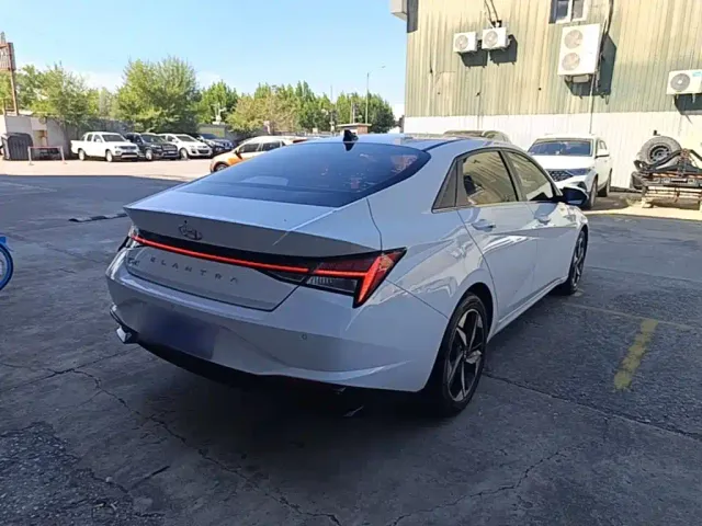 Hyundai Elantra — Фото автомобиля 6