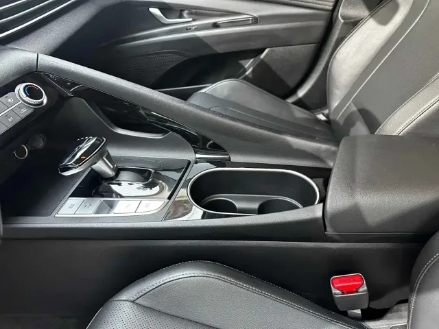 Hyundai Elantra — Фото автомобиля 12