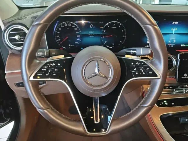 Mercedes-Benz E-Class — Фото автомобиля 10