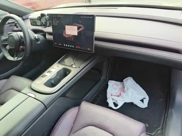 Xiaomi SU7 — Фото автомобиля 12