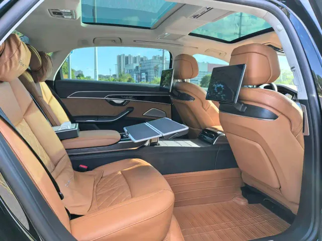 Audi A8 — Фото автомобиля 14