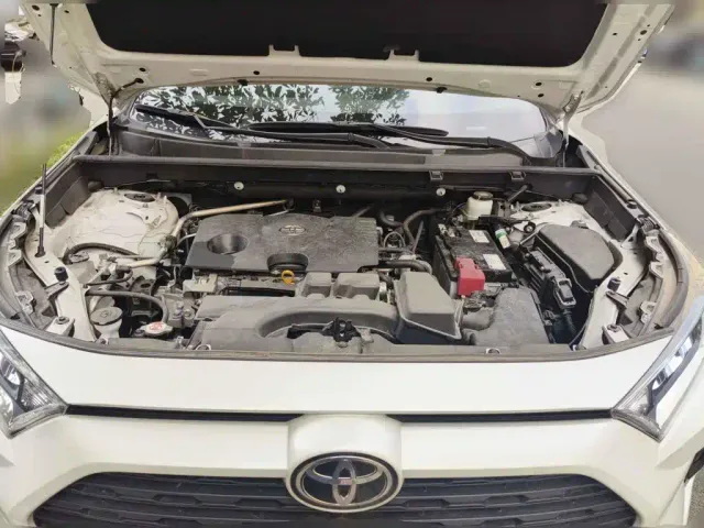 Toyota RAV4 — Фото автомобиля 9