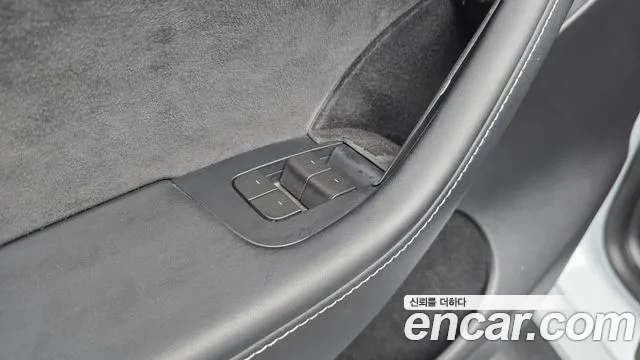 Tesla Model Y — Фото автомобиля 27