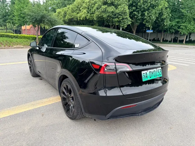 Tesla Model Y — Фото автомобиля 7