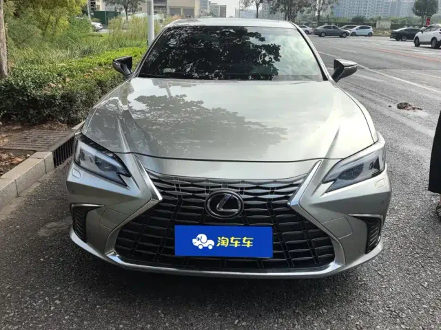 Lexus ES — Фото автомобиля 2
