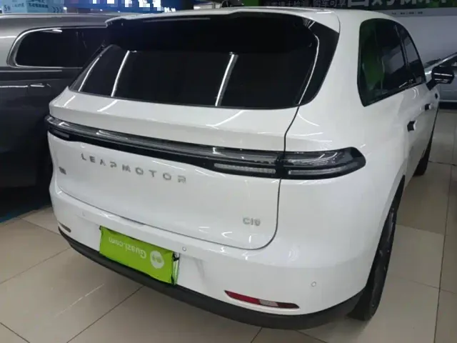 Leapmotor C10 — Фото автомобиля 6