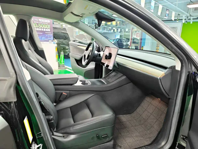 Tesla Model Y — Фото автомобиля 7