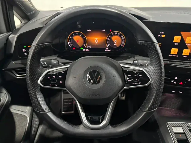 Volkswagen Golf — Фото автомобиля 11