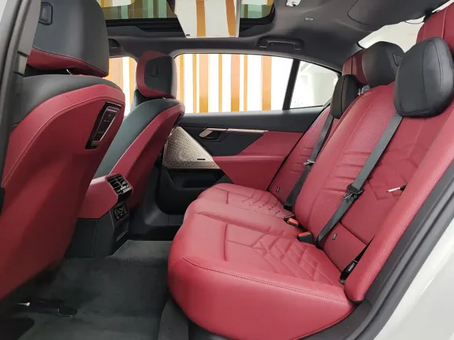 BMW 5 Series — Фото автомобиля 9