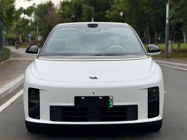 Li Auto i6 — Фото автомобиля 2