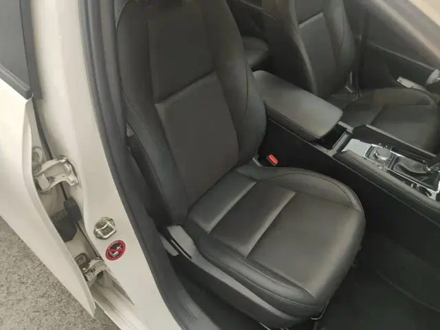 Mazda Axela — Фото автомобиля 24