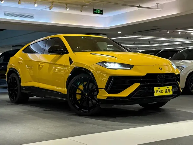 Lamborghini Urus — Фото автомобиля 3