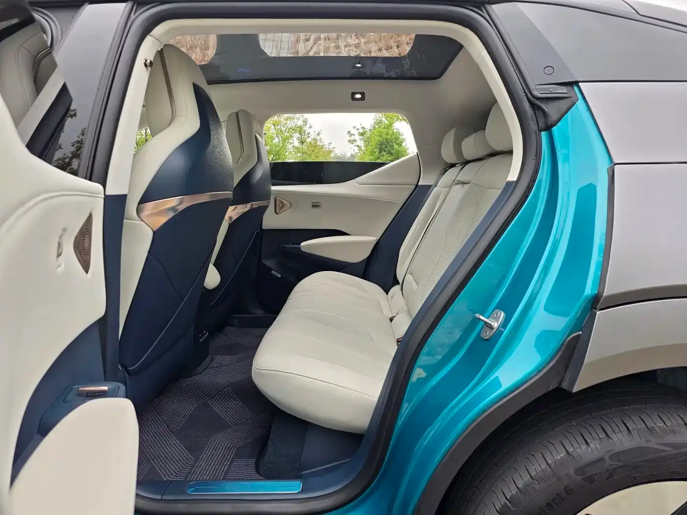ZEEKR Zeekr X 2023 4WD YOU Edition 5-seater — Фото автомобиля 10