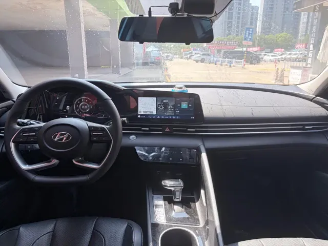 Hyundai Elantra — Фото автомобиля 11