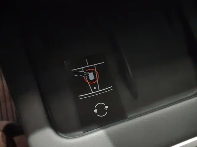 Tesla Model Y — Фото автомобиля 8