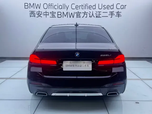 BMW 5 Series — Фото автомобиля 4